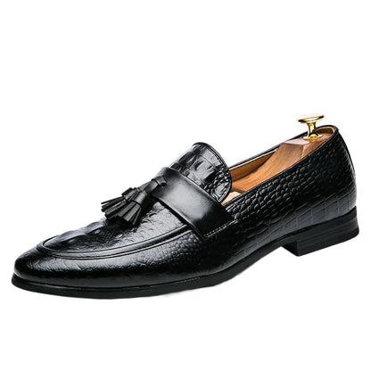 New Pointed-toe Crocodile-patterned Men's Leather Shoes Available for Drop Shipping.