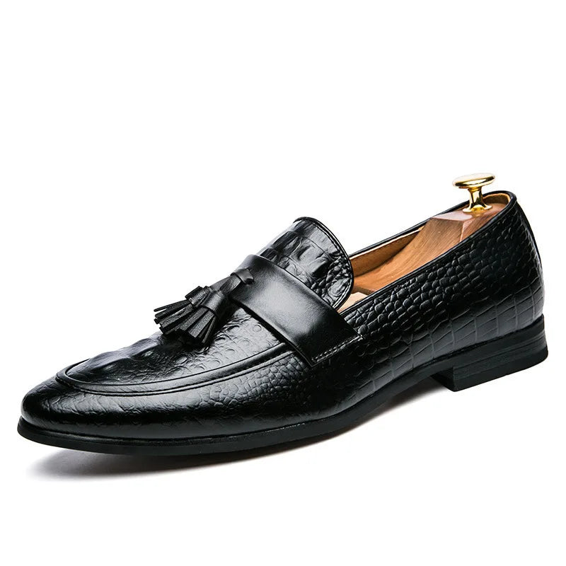 New Pointed-toe Crocodile-patterned Men's Leather Shoes Available for Drop Shipping.