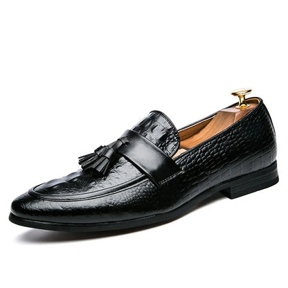 New Pointed-toe Crocodile-patterned Men's Leather Shoes Available for Drop Shipping.