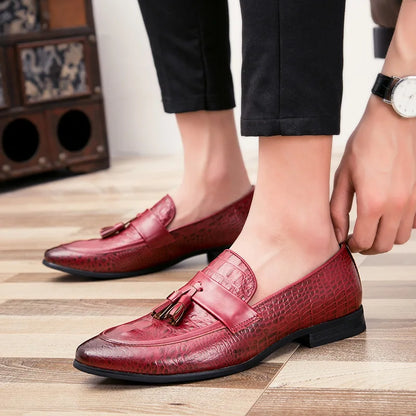 New Pointed-toe Crocodile-patterned Men's Leather Shoes Available for Drop Shipping.
